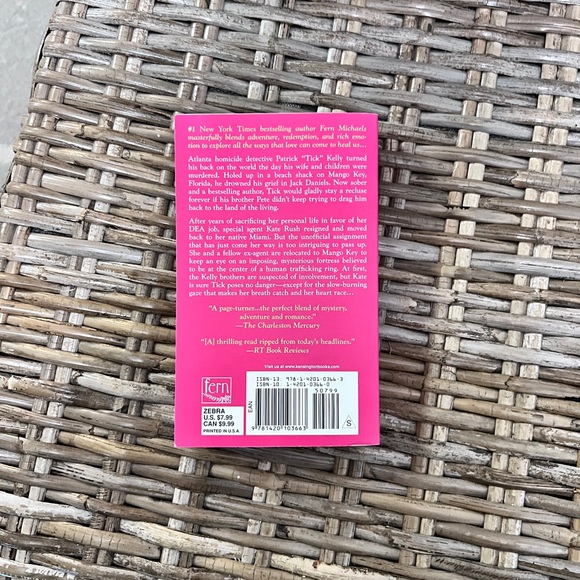 Fern Michaels Southern Comfort - Picture 2 of 2